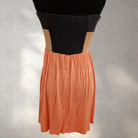 Color-Block Strapless Midi Dress - Picture 3 of 5